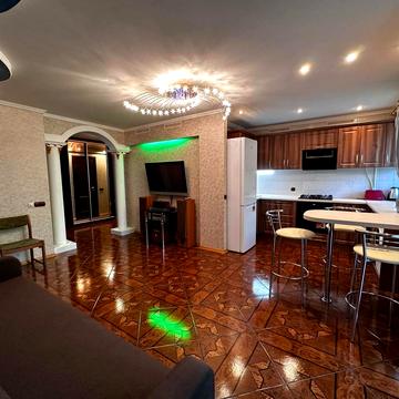 Миколи Міхновського бульв. (Дружби народів), 10-А