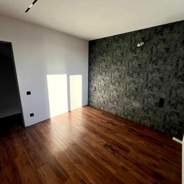 Повноцінна 3 кімнатна квартира з ТЕРАСОЮ. З частковим ремонтом.