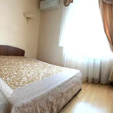 Червоної Калини просп. (Володимира Маяковського), 72