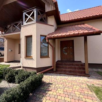 Продаж будинку. Червениця. На дві сімʼї