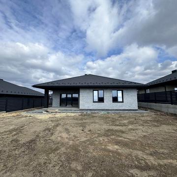 Топовий 3к будинок в тихому районі!