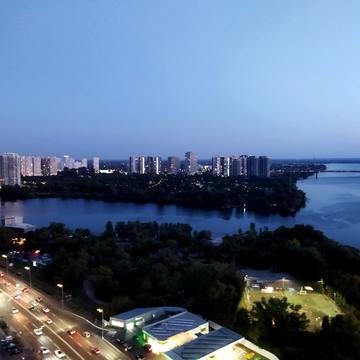 Дніпровська набережна вул., 17