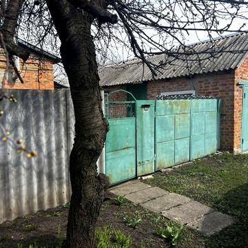 Продам жилой добротный дом в поселке Борки, Харьковской области