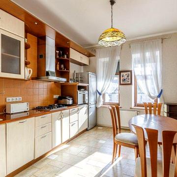 Продаж, 3К, Центр, Б.Хмельницького 82, без комісії