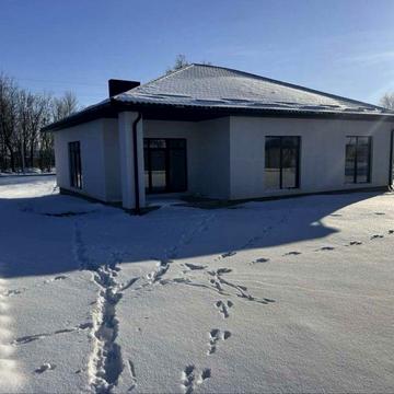 Будинок біля авторинку