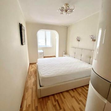 3 кімнатна квартира, вул. Незалежності, вільна з 16.04