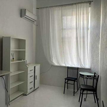 Студийная в самом центре возле оперного театра.