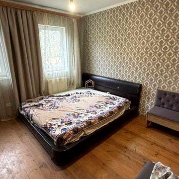 Продам квартиру на землі у Приморському районі!