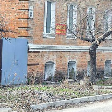 Продаж половини будинку