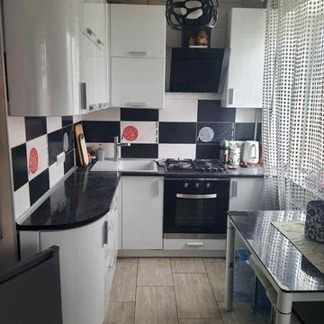 #24133 Аренда 3 комн. кв. 23 Августа внизу круг тролейбуса.