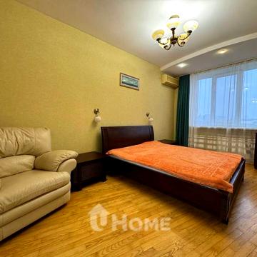 Кухня студія + спальня в центрі. Метро Майдан Конституції