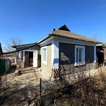 Продам будинок в селі Оленівка.