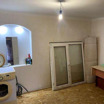 Продам частину будинку майже в центрі міста.