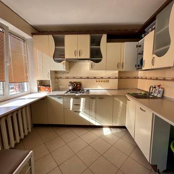 3 комнатная 63 м Кухня гостиная 26 м Сити центр напротив