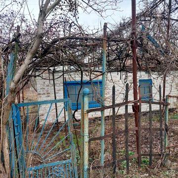 Будинок з земельною ділянкою