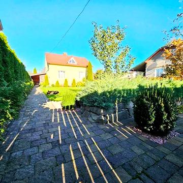 Добротний цегляний будинок з гаражем в ідеальному місці...