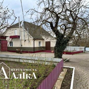Продам два будинки на одному подвірʼї!