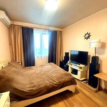 Продаж чотирьох кімнатної квартири на Сонячному масиві.