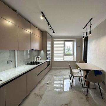 Оренда 3 кім квартири з видом на озеро.