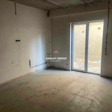 Однокімнатна квартира з власним двориком / Приватний сектор