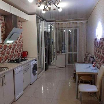 В оренду 90 м² комфорту 2-кімнатна квартира по пров. Кондратьєвський (Інститутський)