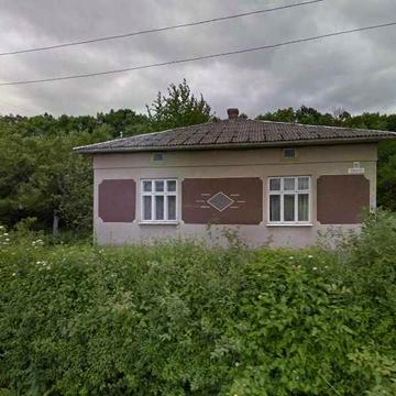 Продаж цегляного будинку в Долині — тихий провулок недалеко від центру