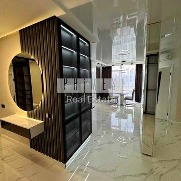 Оренда 2-кімн квартири в Французький квартал 2 Джона Маккейна 3а