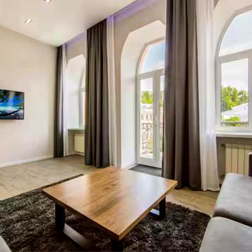 Богдана Ступки вул. (Станіславського), 3