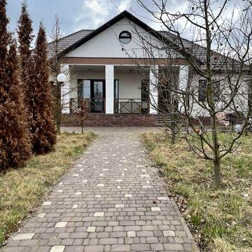 Новий стильний будинок в районі центрального ринку