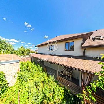 Квартира в таунхаусі, 3к. Є-Оселя Під ремонт. Ділянка — 1,5 сотки.