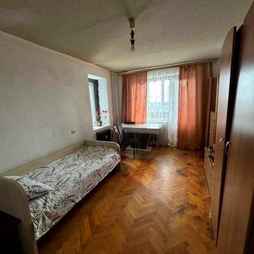 Продаж 3 кімнатної квартири 68.3 кв. м на просп. Червоної Калини 40