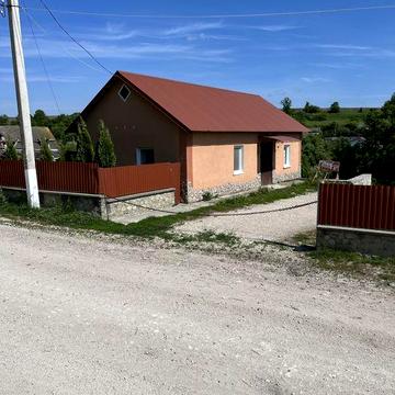 Будинок із земельною ділянкою