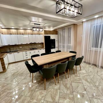 Героїв Крут вул., 3