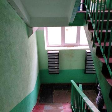 Продаж двокімнатної  біля Дарницької пл