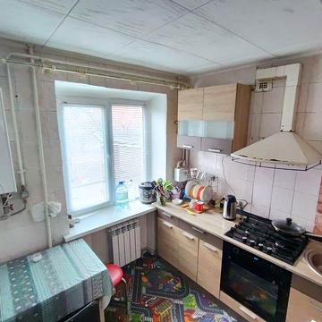 Продається трикімнатна квартира на масиві з індивідуалкою