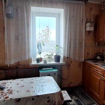 Продається 3-кімнатна квартира на другому поверсі пятиповерхового у с-щі Лугини.