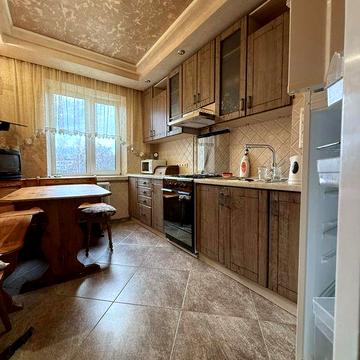 Здається в оренду 3-кімнатна квартира.