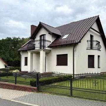 Будинок з ремонтом  140м2