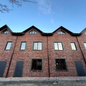 Кутовий Танухаус в Ірпені, з Газом, 82м2 + мансарда 40 м2, поруч магазини, школи, Садочки