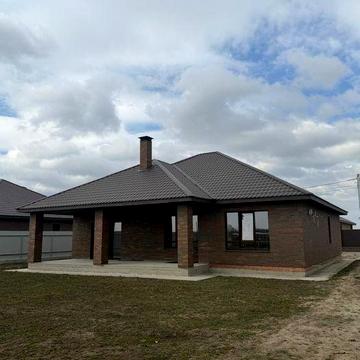 Будинок біля озера в с. Гнідин