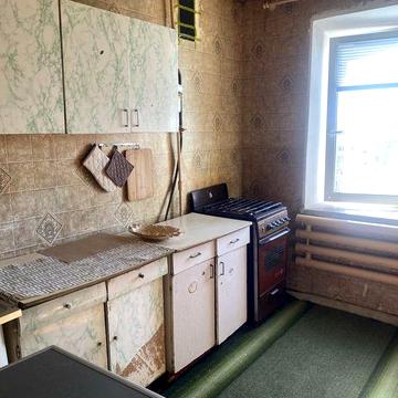 Продам 2-х кім.кв на 4-му районі .