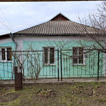 Будинок + житлова літня кухня в районі цукрового заводу