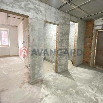 ТЕРМІНОВО! Продам велику 2-х кімнатну квартиру в зданому будинку.