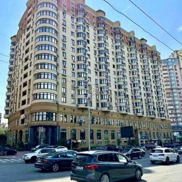 Продам 1 кімнатну квартиру в центрі Києва  вул.Чорновола 27