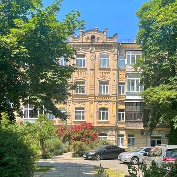 Продам 2 кімнатну квартиру в центрі. Хрещатик.Шовковична 18.