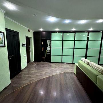 Трикімнатна квартира. Пчілки 2. Позняки