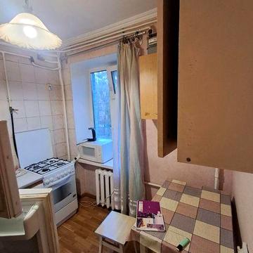 Продам  1-кімнатну квартиру за адресою вул. Джона Маккейна 37а