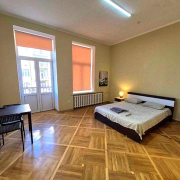 5-кімнатна квартира в центрі Києва,метро Площа Льва Толстого Довгострокова оренда