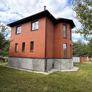 Двоповерховий будинок у смт Глеваха від власника