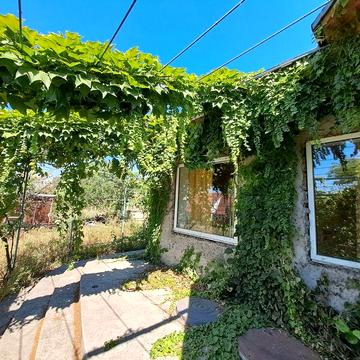 Готовий будинок-хостел з банею біля лиману